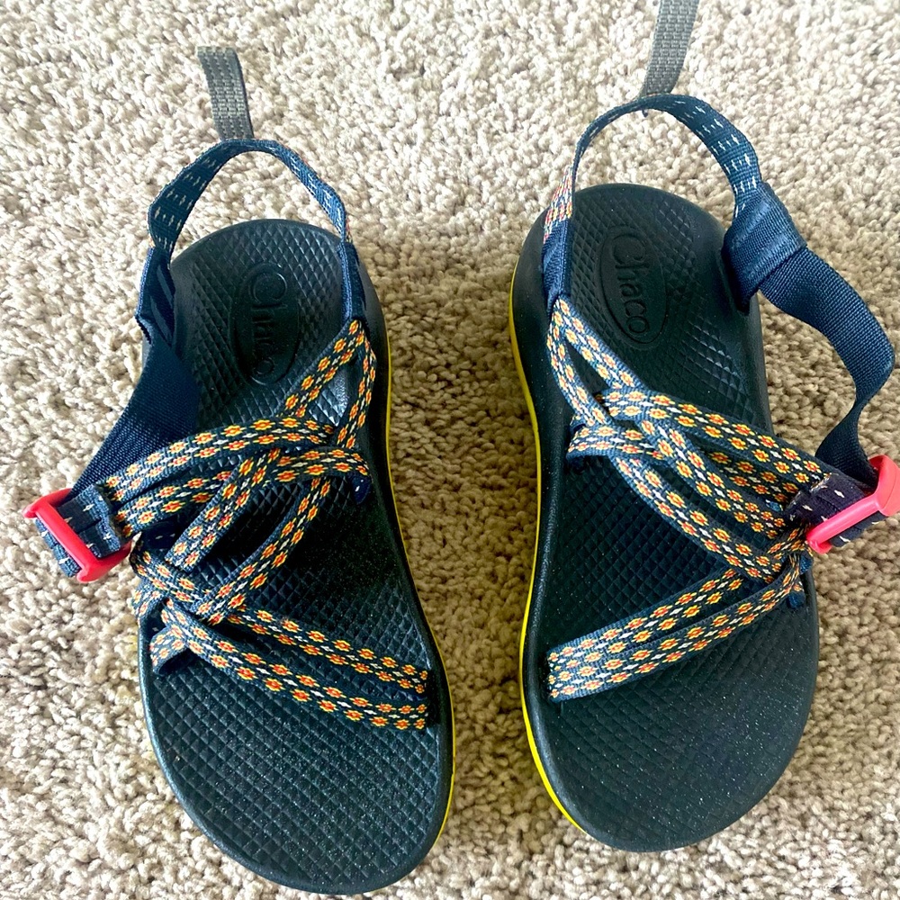 Like New Girls Chacos